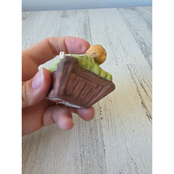 Vintage ceramic baby Jesus Xmas Nativity crib manger statue decor - Picture 3 of 7